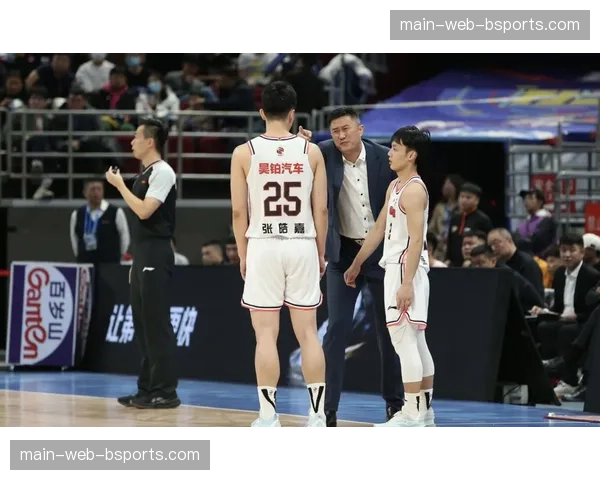 广东胡明轩徐杰后场状态起伏 杜锋需稳定外线投篮命中率 广东胡明轩徐杰后场状态起伏 杜锋需稳定外线投篮命中率